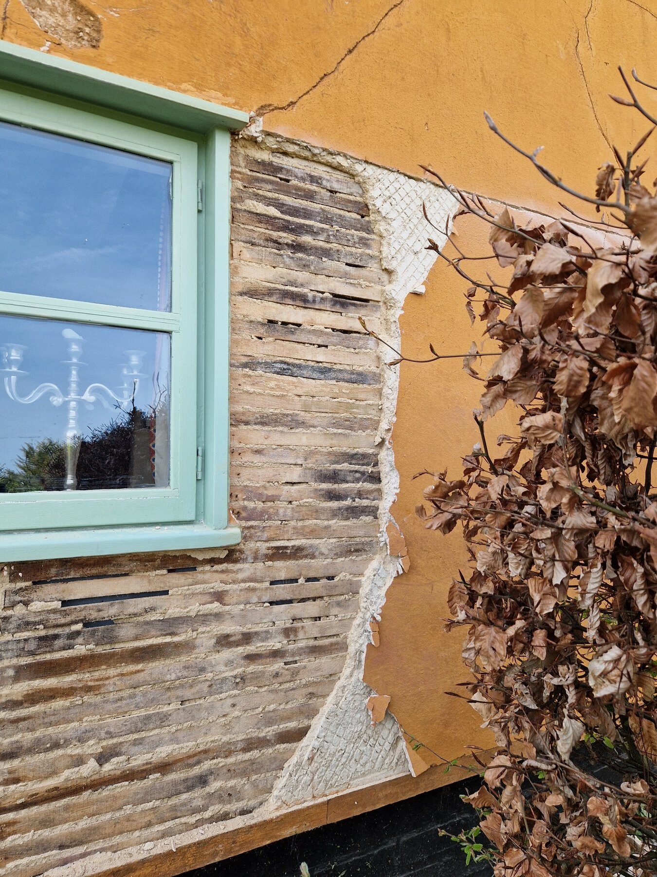 Restored heritage interior with breathable lime plaster